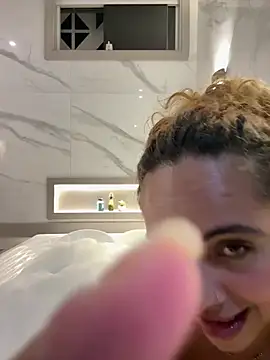 Chloe Leaozinho online show from 04.06.26