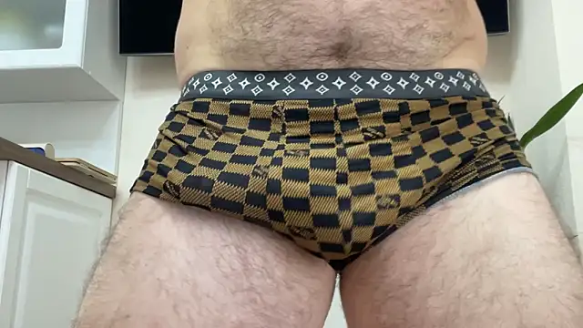 Snapshot of BrianJohnson_ chatting on 11.02.25 BrianJohnson online show from 11.02.25