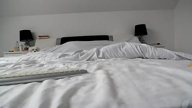 Snapshot of ArabianMalikah chatting on 10.14.25 ArabianMalikah online show from 10.14.25