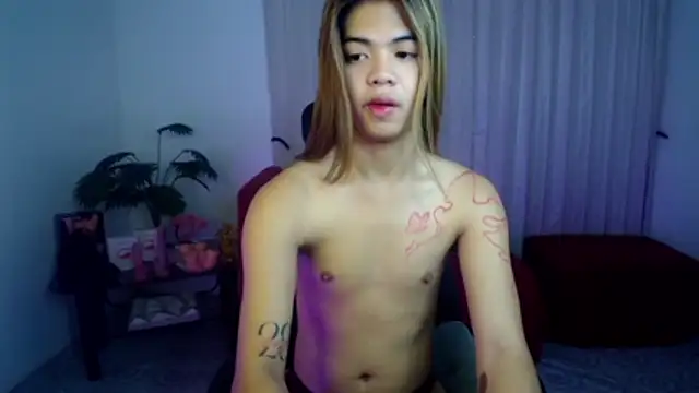 Snapshot of xAsianHotCum69x chatting on 04.23.26 xAsianHotCum69x online show from 04.23.26