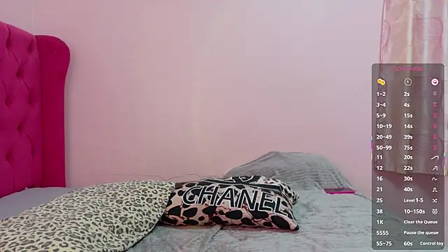 Snapshot of Serenaa_rabbit chatting on 10.13.25 Serenaa rabbit online show from 10.13.25