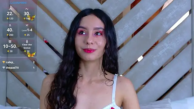 Snapshot of Sarah-Grace chatting on 11.05.25 Sarah-Grace online show from 11.05.25