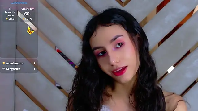 Snapshot of Sarah-Grace chatting on 11.08.25 Sarah-Grace online show from 11.08.25