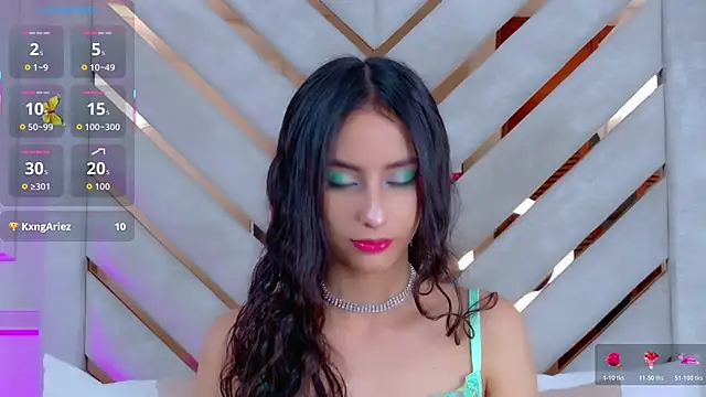 Snapshot of Sarah-Grace chatting on 11.14.25 Sarah-Grace online show from 11.14.25