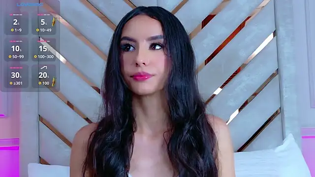 Snapshot of Sarah-Grace chatting on 11.25.25 Sarah-Grace online show from 11.25.25