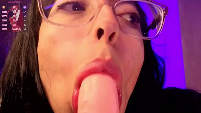 Snapshot of Miranda_sexlove_ chatting on 07.19.26 Miranda sexlove online show from 07.19.26
