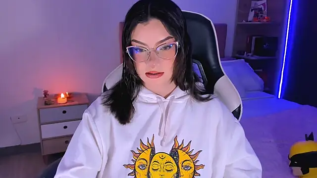 OphelianaRose33 online show from 10.13.25