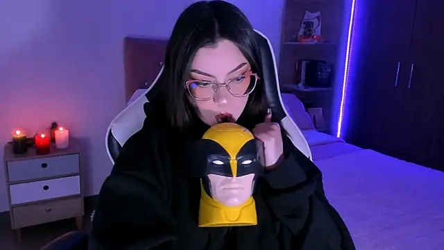 OphelianaRose33 online show from 11.28.25