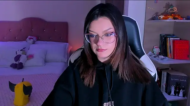 OphelianaRose33 online show from 02.16.26