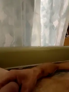 Snapshot of Hungwell1515 chatting on 10.26.25 Hungwell1515 online show from 10.26.25