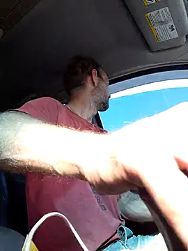 Snapshot of Hungwell1515 chatting on 11.18.25 Hungwell1515 online show from 11.18.25