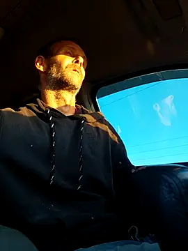 Snapshot of Hungwell1515 chatting on 11.19.25 Hungwell1515 online show from 11.19.25