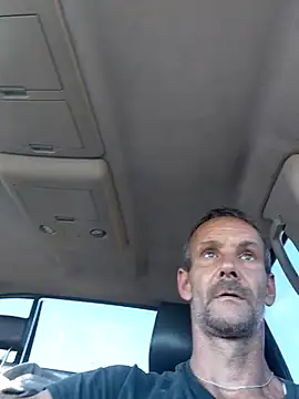 Snapshot of Hungwell1515 chatting on 11.22.25 Hungwell1515 online show from 11.22.25