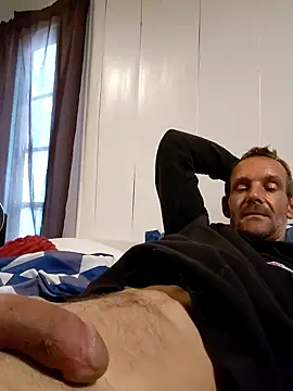 Snapshot of Hungwell1515 chatting on 11.24.25 Hungwell1515 online show from 11.24.25