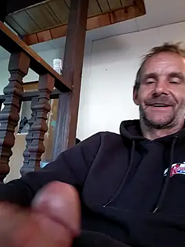 Snapshot of Hungwell1515 chatting on 11.29.25 Hungwell1515 online show from 11.29.25