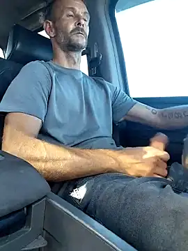 Snapshot of Hungwell1515 chatting on 12.22.25 Hungwell1515 online show from 12.22.25