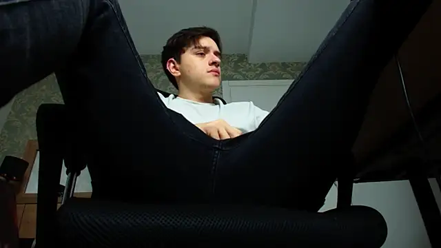 Snapshot of FelixStarkk chatting on 09.29.25 FelixStarkk online show from 09.29.25