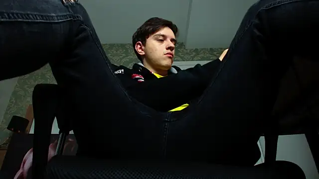 Snapshot of FelixStarkk chatting on 09.30.25 FelixStarkk online show from 09.30.25