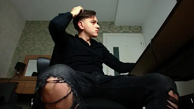 Snapshot of FelixStarkk chatting on 10.16.25 FelixStarkk online show from 10.16.25