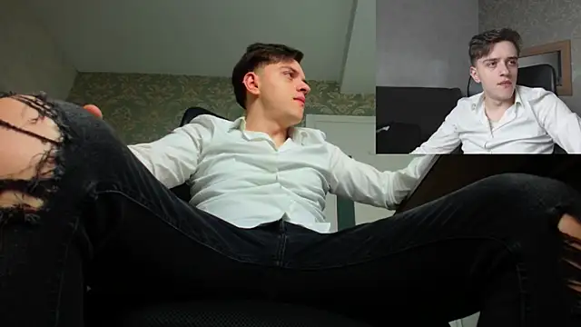 Snapshot of FelixStarkk chatting on 10.18.25 FelixStarkk online show from 10.18.25