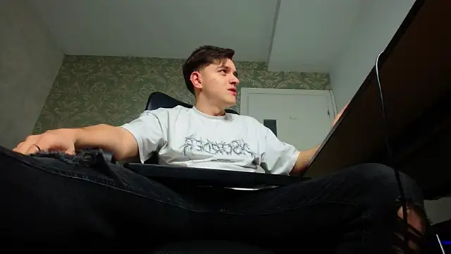 Snapshot of FelixStarkk chatting on 10.21.25 FelixStarkk online show from 10.21.25