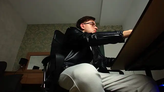 Snapshot of FelixStarkk chatting on 10.26.25 FelixStarkk online show from 10.26.25