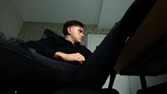 Snapshot of FelixStarkk chatting on 10.28.25 FelixStarkk online show from 10.28.25