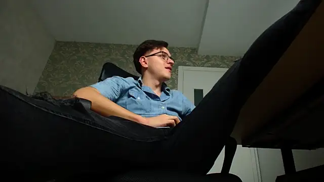 Snapshot of FelixStarkk chatting on 10.29.25 FelixStarkk online show from 10.29.25