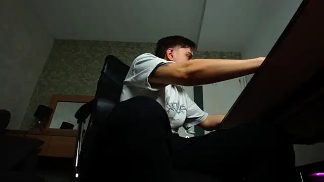 Snapshot of FelixStarkk chatting on 11.01.25 FelixStarkk online show from 11.01.25