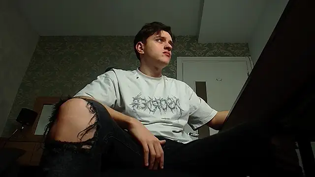 Snapshot of FelixStarkk chatting on 11.21.25 FelixStarkk online show from 11.21.25