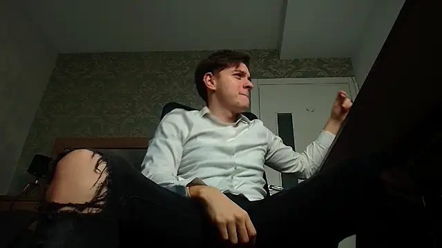 Snapshot of FelixStarkk chatting on 11.22.25 FelixStarkk online show from 11.22.25