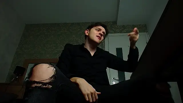 Snapshot of FelixStarkk chatting on 11.24.25 FelixStarkk online show from 11.24.25