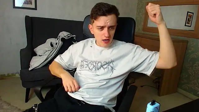 Snapshot of FelixStarkk chatting on 12.01.25 FelixStarkk online show from 12.01.25