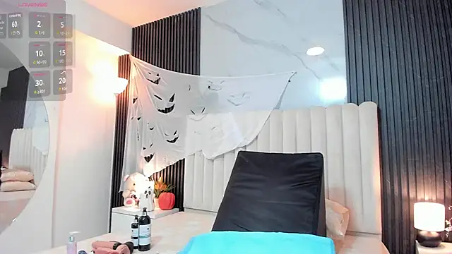 Samantha Claus online show from 10.31.25