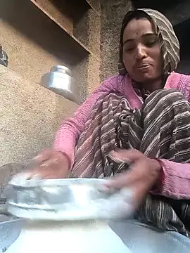 Snapshot of Hot_raaani chatting on 12.17.25 Hot raaani online show from 12.17.25