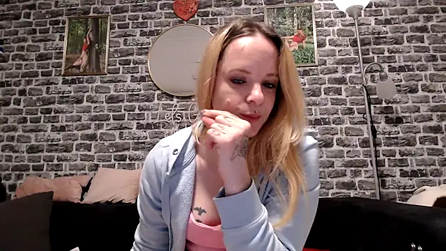 Snapshot of SexyMilf_37 chatting on 04.25.26 SexyMilf 37 online show from 04.25.26