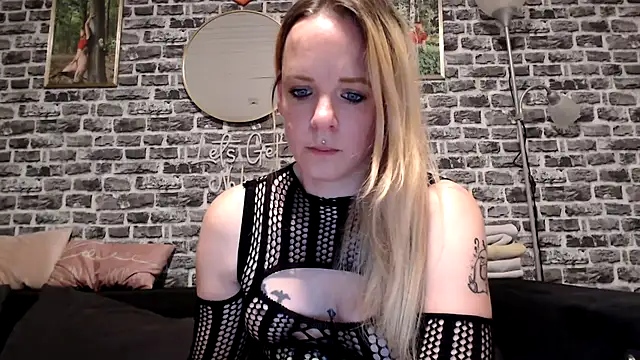 Snapshot of SexyMilf_37 chatting on 05.12.26 SexyMilf 37 online show from 05.12.26