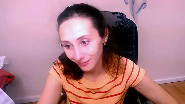 Snapshot of AlissaJersi chatting on 10.16.25 AlissaJersi online show from 10.16.25