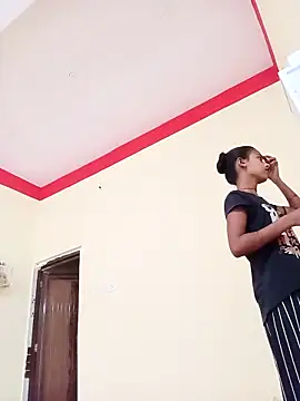 Snapshot of Saniye-143 chatting on 10.11.25 Saniye-143 online show from 10.11.25