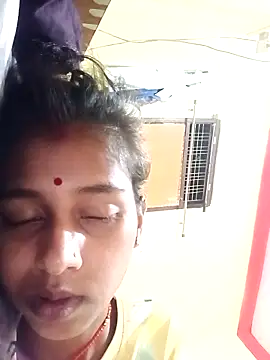 Snapshot of Saniye-143 chatting on 10.14.25 Saniye-143 online show from 10.14.25