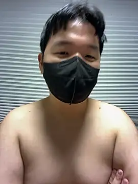 Snapshot of wolfdogwip chatting on 10.31.25 wolfdogwip online show from 10.31.25