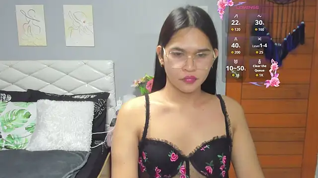 Snapshot of AlianaBlair chatting on 10.20.25 AlianaBlair online show from 10.20.25