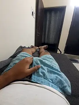 Snapshot of Yourslovingdick chatting on 01.13.26 Yourslovingdick online show from 01.13.26