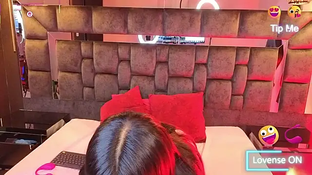 Aniajoness  online show from 02.21.26