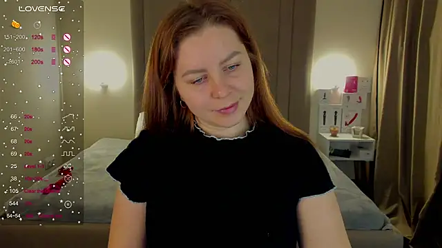 Snapshot of MikaBloom chatting on 01.15.26 MikaBloom online show from 01.15.26