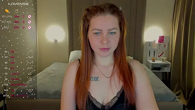 Snapshot of MikaBloom chatting on 01.16.26 MikaBloom online show from 01.16.26