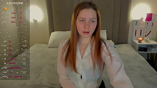 Snapshot of MikaBloom chatting on 02.02.26 MikaBloom online show from 02.02.26