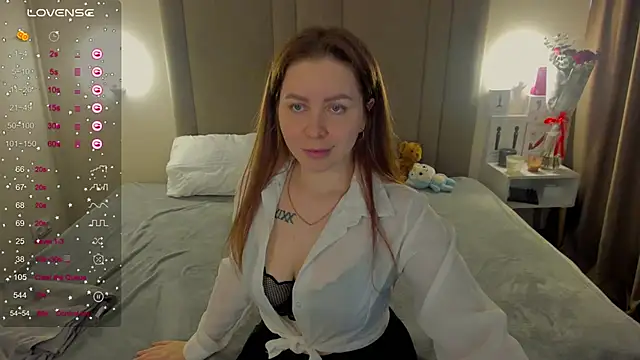 Snapshot of MikaBloom chatting on 02.20.26 MikaBloom online show from 02.20.26