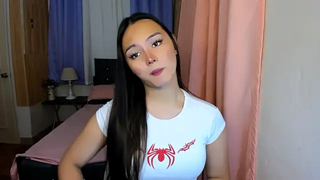 Snapshot of ameliamaureen chatting on 06.15.26 ameliamaureen online show from 06.15.26