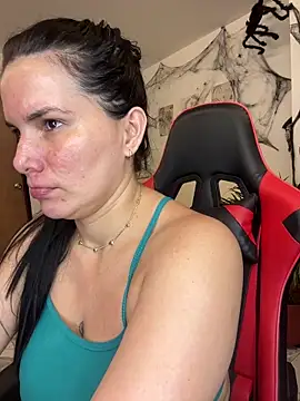 Snapshot of carol_cruz133 chatting on 10.15.25 carol cruz133 online show from 10.15.25